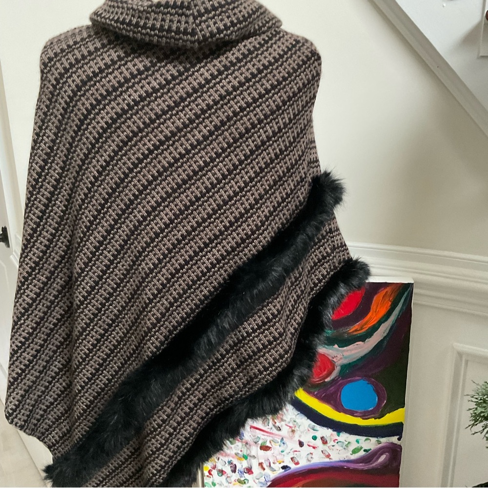 Joseph Ribkoff Poncho - Picture 2 of 7